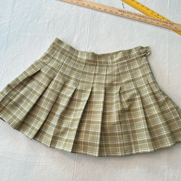 Two pleated skirts with short linings - Picture 8 of 11